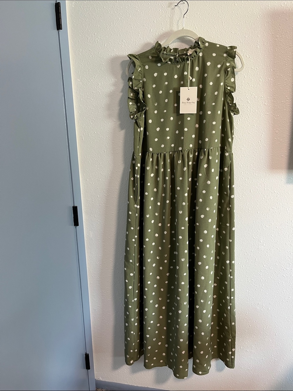 Les Amis NWT Sage Green Maxi Dress Flowy Silhouette Ruffled Cap Sleeves Size L